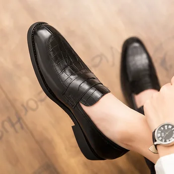 2022 Мъжки модел обувки с Високо качество, по-Големи размери, Лоферы, Мъжки модни и ежедневни обувки без закопчалка, Леки и Удобни мокасини 38-48