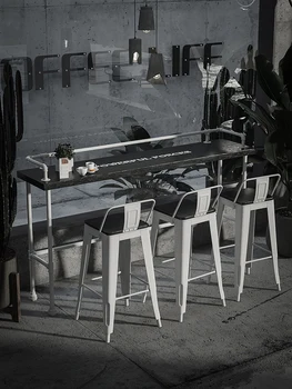 Бар маса от масивно дърво в магазина чай с мляко, комбинация барного бюрото и стола, дълга маса за домашно творчество, iron бар маса, висока стена