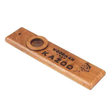 Дървени казу, изискан инструмент, позволяващ на децата си и на хората се забавляват тананика песен